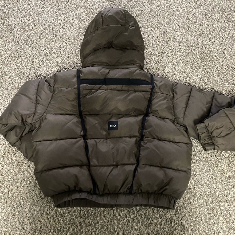Alo aspen puffer espresso color no longer available sz Small see details below